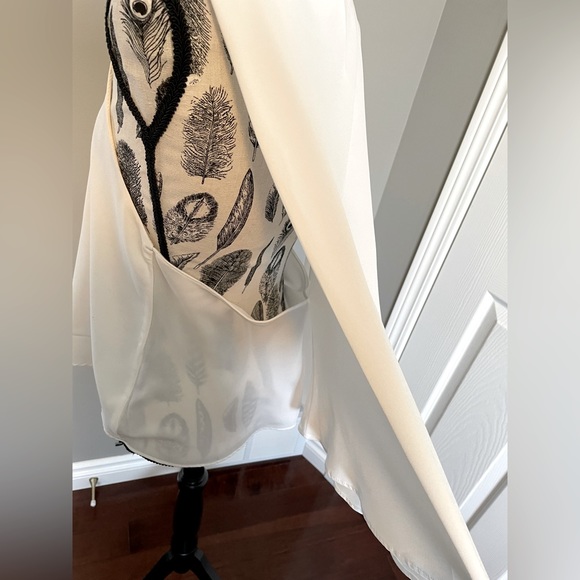 UNIQUE Cape style Zara Blouse - Picture 4 of 9